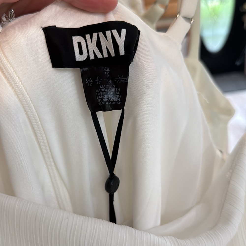 DKNY White Ruffle Overlay Shift Dress NWT Size 12 - Picture 4 of 6